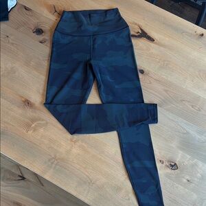 Alo yoga high waisted hunter camo leggings